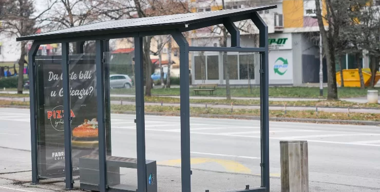 Apel da se ne lijepe plakati na novim autobuskim stajalištima