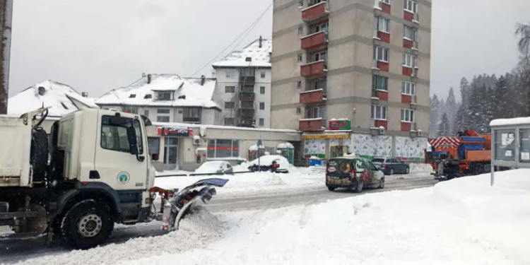 Otežano odvijanje saobraćaja na području Han Pijeska, visina snijega 50 cm