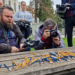 Novinari polomili olovke ispred zgrade NSRS u znak protesta zbog kriminalizacije klevete