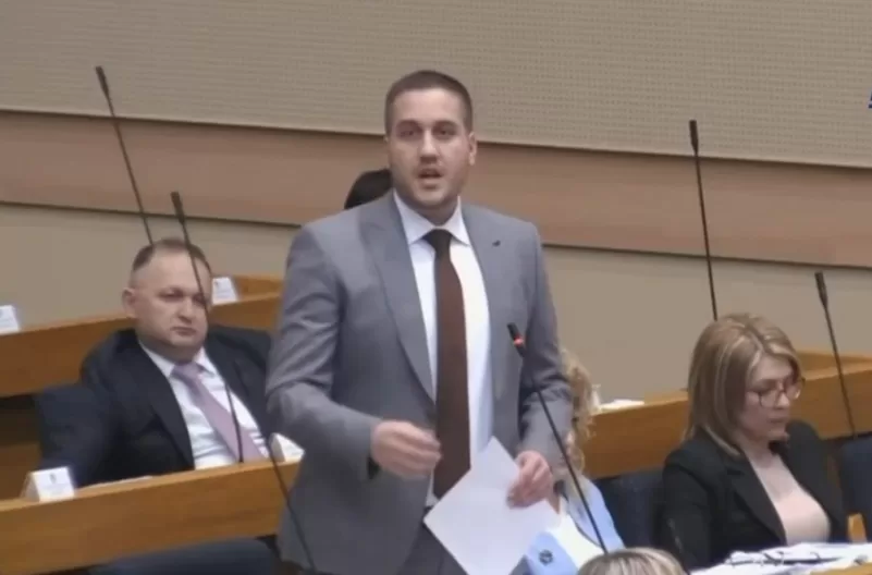 Drinić: Stanovi u banjalučkom naselju Ada zjape prazni već 5 godina, hitno zbrinuti porodice poginulih boraca