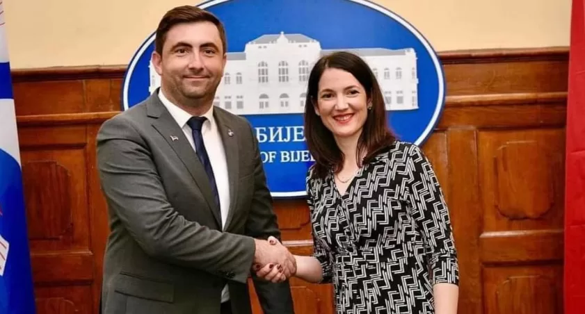 Jelena Trivić: “Milorad Dodik polomio zube u Bijeljini”