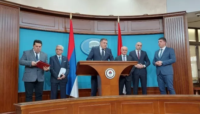 Dodik: Osuđujemo bilo kakav napad na novinare; Voditi javnu raspravu o izmjenama Krivičnog zakonika