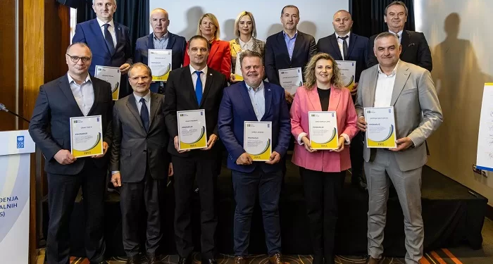 U okviru PIPLS projekta: Banjaluci 90.000 KM za opremanje nove škole u Adi