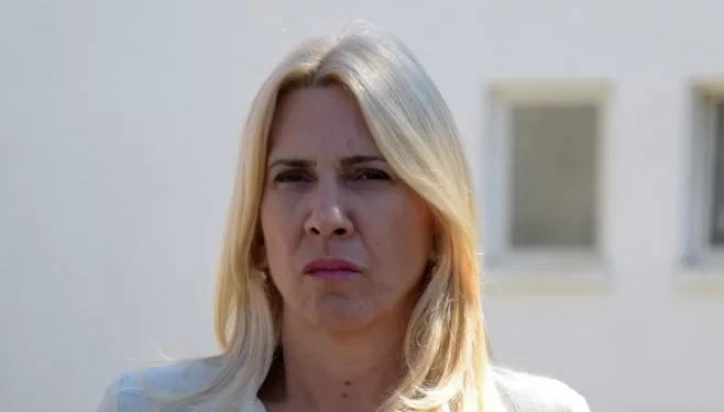 Cvijanovićeva osudila napad na imovinu novinara, izvršioce privesti pravdi