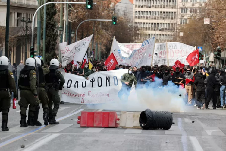 Sukobi između demonstranata i policije u Atini