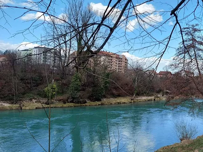 Ajdin Cikota novinar RTRS-a spasio život sugrađaninu (VIDEO)