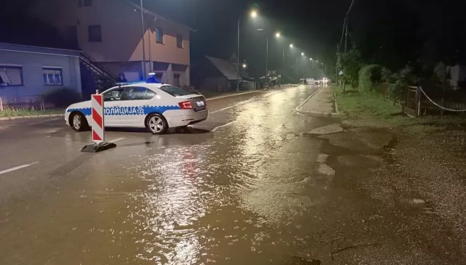 Obilne padavine stvorile probleme u Prijedoru, uključene pumpe u Novom Gradu na Sani
