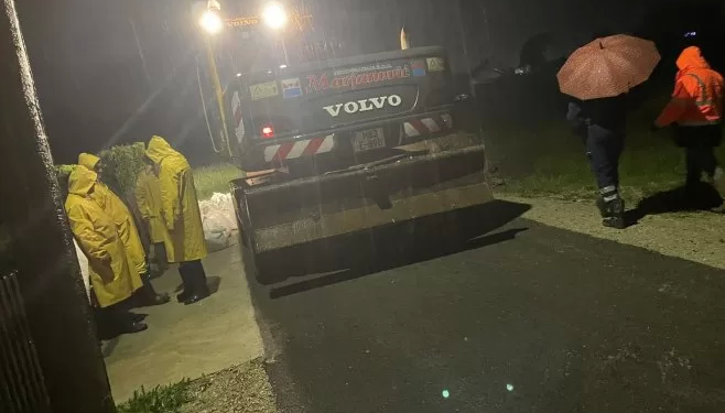 Prijedor: Vreće sa pjeskom preventivno postavljene u naselju Vrbica