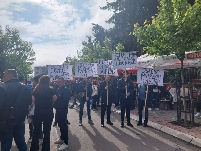 Situacija na sjeveru KiM mirna, građani se ponovo okupljaju