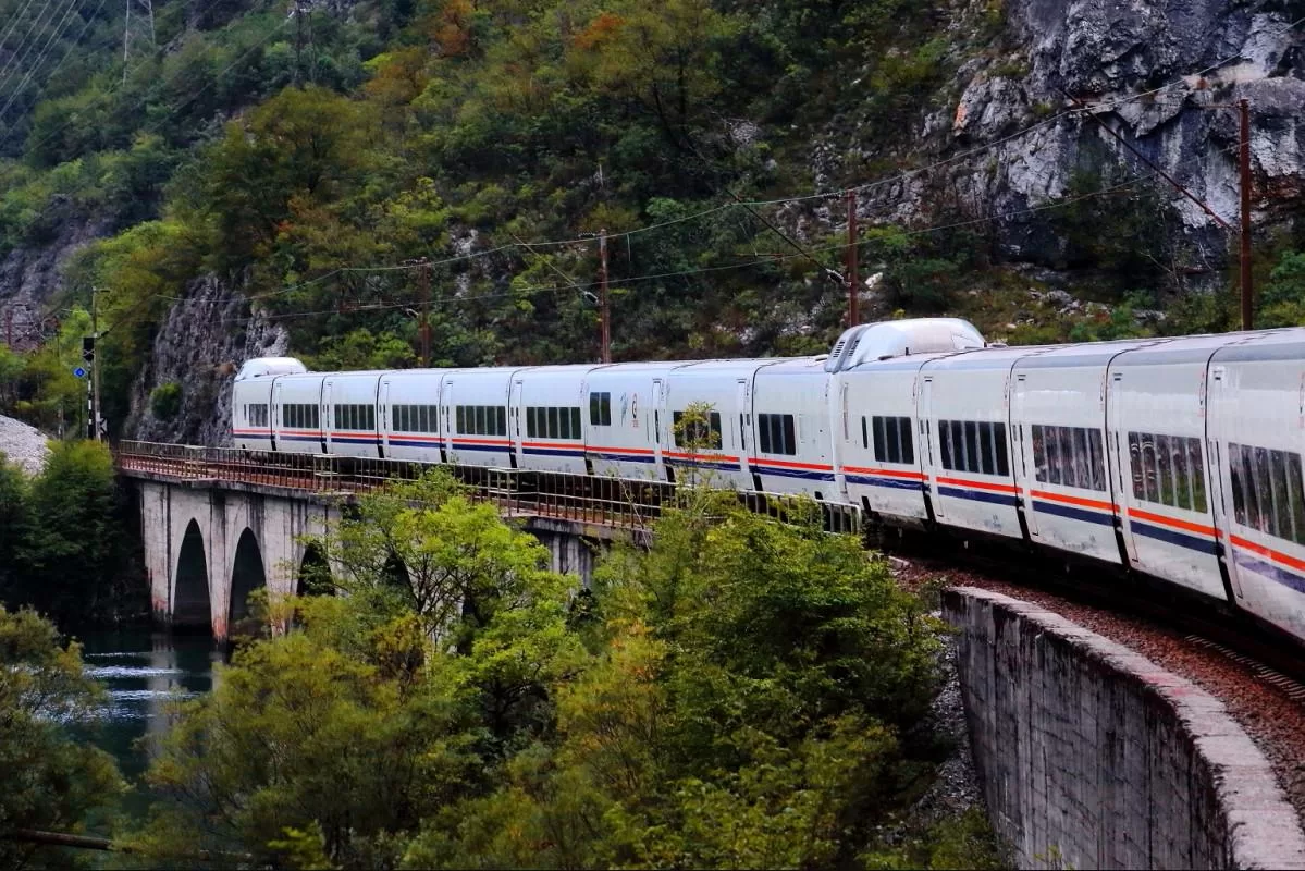 Do mora i vozom: Od danas sezonska linija Sarajevo – Ploče