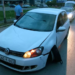 Vozilom “pokupio” saobraćajne znakove, zadobio lakše povrede