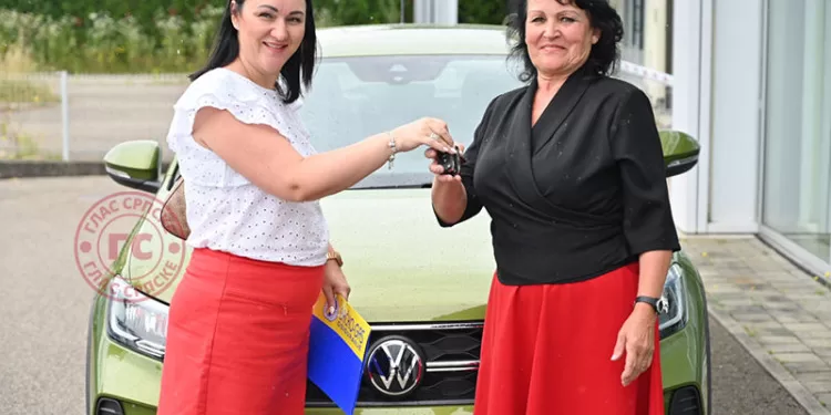Kristina Popić iz Gradiške “ogrebala” auto na instant srećki “Lutrije RS”