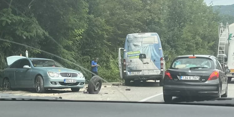Četiri osobe povrijeđene u sudaru vozila u Karanovcu