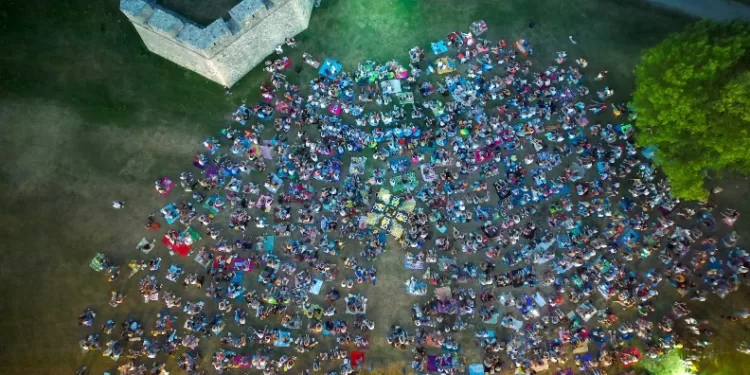 Večeras “Kino na otvorenom” na platou ispred tvrđave Kastel