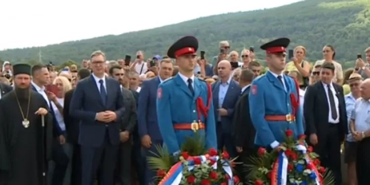 Vučić i Dodik položili vijence na Petrovačkoj cesti