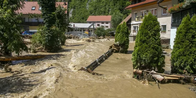Opadaju vodostaji u Sloveniji
