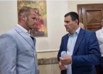 Stanivuković izašao pred Đajića: Nećete pomjeriti spomenik, završićemo ga (VIDEO)