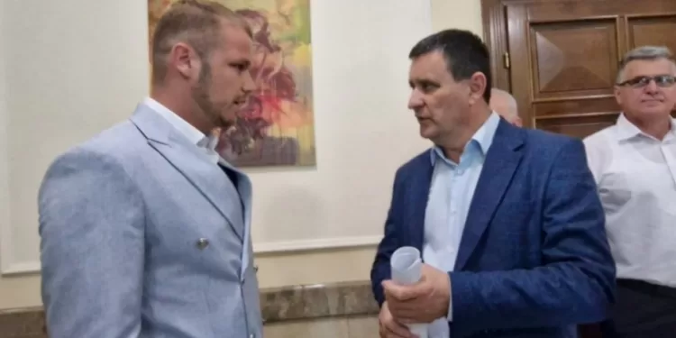 Stanivuković izašao pred Đajića: Nećete pomjeriti spomenik, završićemo ga (VIDEO)