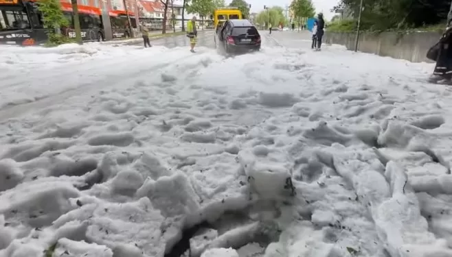 U njemačkom Rojtlingenu palo 30 centimetara leda