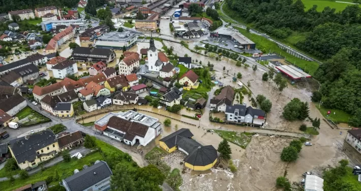 Rastu nivoi rijeka u Sloveniji, upaljen crveni meteoalarm