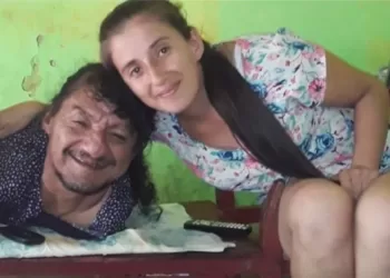 Rođen bez udova, sam je odgajao dvije ćerke jer ih je majka napustila kao bebe: Moj tata je moj svijet