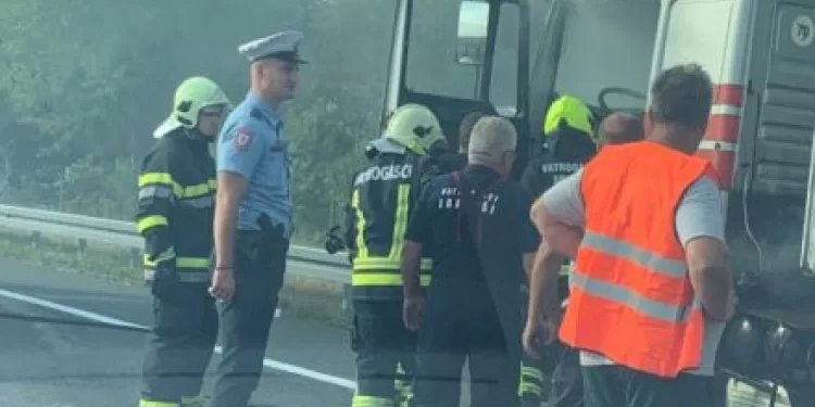 Zapalio se kamion na putu Banjaluka – Gradiška