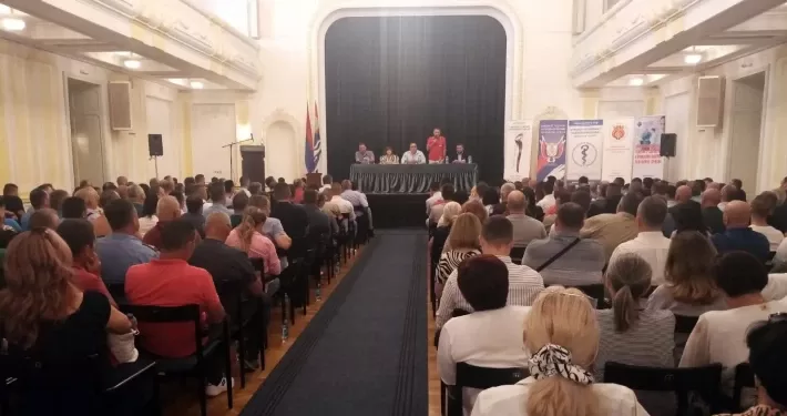 Sindikalci u Srpskoj nezadovoljni platama: Krajem septembra izlaze na ulicu