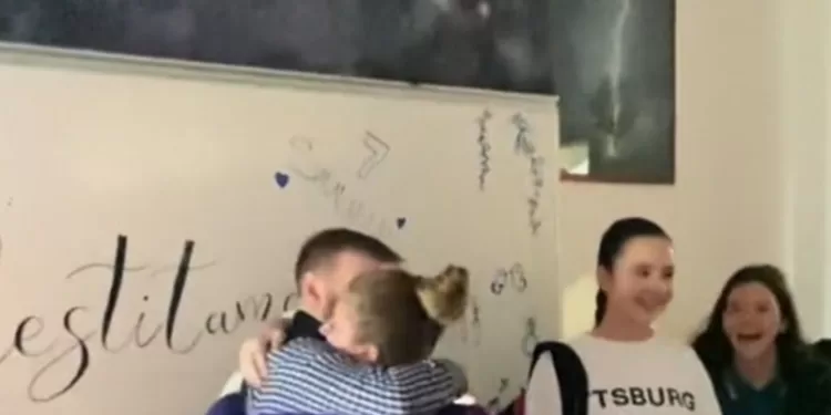 Kada su čuli da se omiljeni profesor ženi, đaci mu priredili iznenađenje za pamćenje