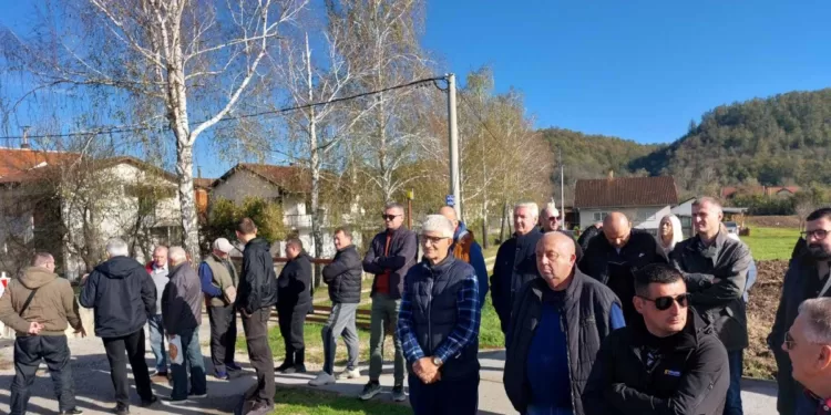 Mještani Derviša protestovali, nadležni uvjeravaju da će dobiti most prije roka