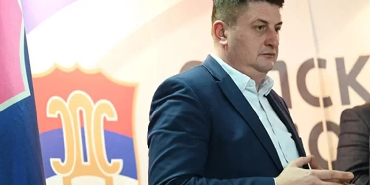 Radović se povlači iz politike, vraća li mandat