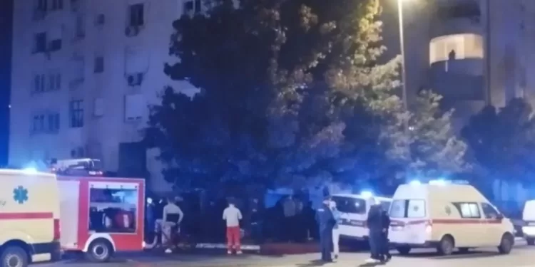 Požar u stambenoj zgradi u Mostaru, ima povrijeđenih
