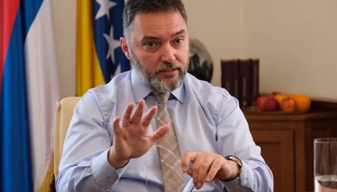 Košarac: Šmit živi u paralelnom univerzumu, vrijeme je da se vrati u Njemačku