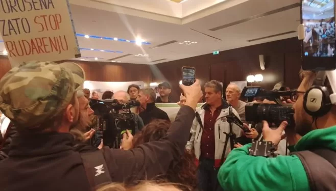 Demonstranti upali na konferenciju u Beogradu: “Rio Tinto, marš iz Srbije”