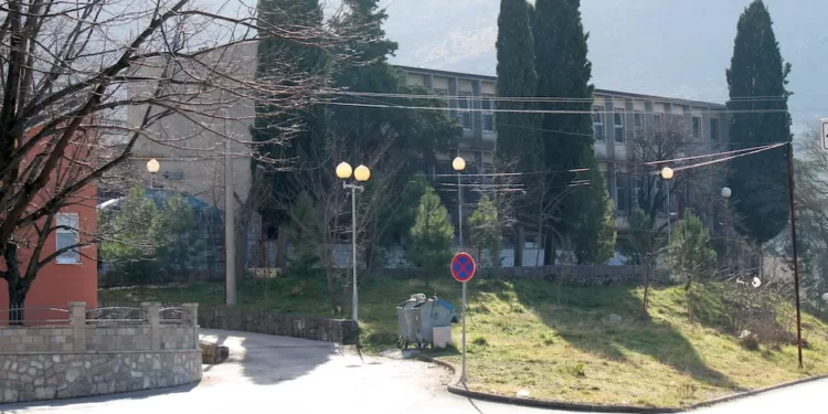Kao mačka: Odbjegli Kinez se popeo na krov i skočio sa 12 metara visine!