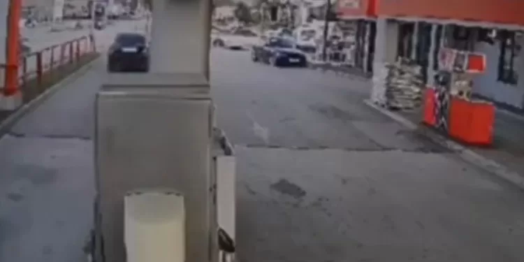 Samo bahato i po gasu: Preticanje kroz benzinsku pumpu