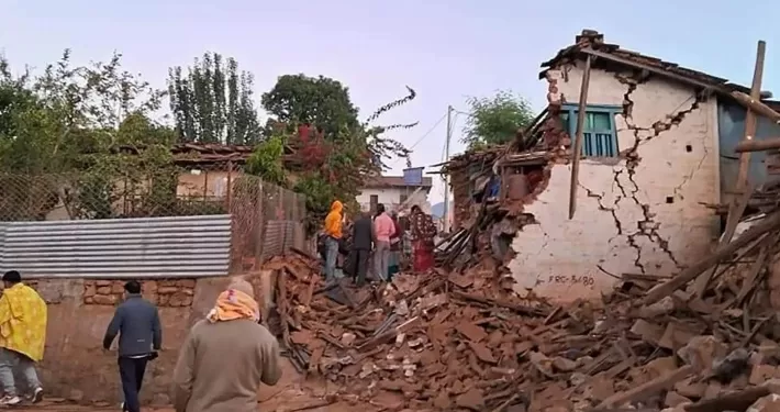 Najmanje 129 poginulih u razornom zemljotresu u Nepalu (VIDEO)