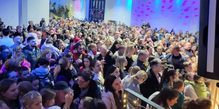 SNSD Banjaluka podijelio više od 5.000 novogodišnjih paketića za djecu