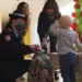 Policajci poklonima obradovali mališane u Roditeljskoj kući u Banjaluci (VIDEO)