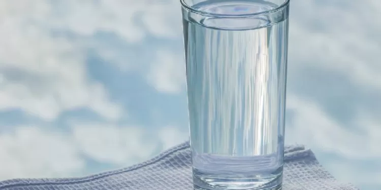 Koliko je štetno piti vodu koja je stajala tokom noći