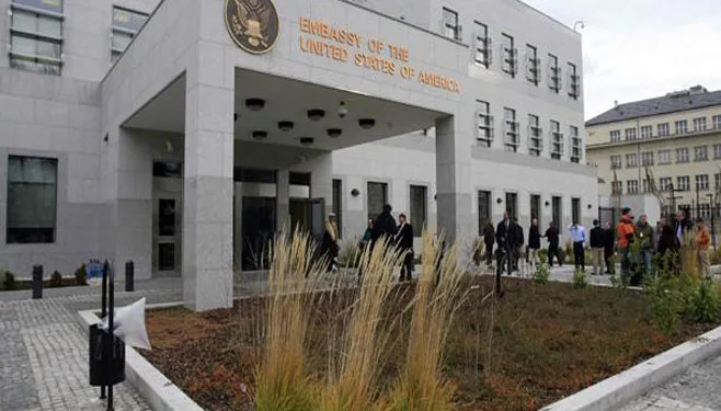 Ambasada SAD u Sarajevu osudila spaljivanja srpske zastave i napad na srpsku porodicu