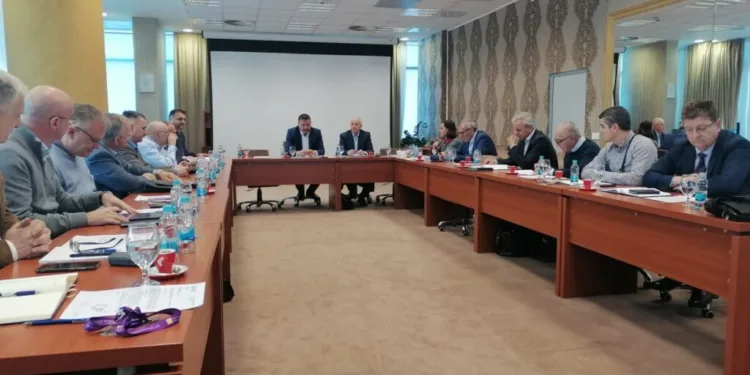 Traže suspenziju odluke o minimalcu od 900 KM