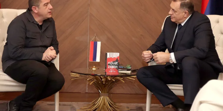 Dodik novčano nagradio dobitnika NIN-ove nagrade Stevu Grabovca