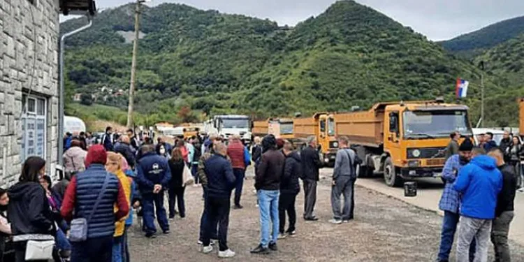 Srbi najavili blokadu saobraćaja preko Merdara za vozila Albanaca