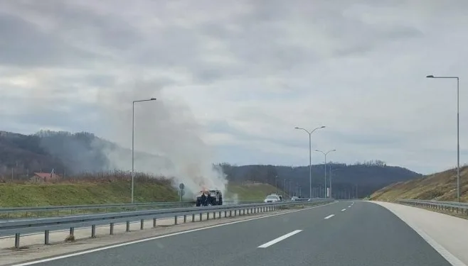 Na auto-putu se zapalilo vozilo MUP-a Republike Srpske