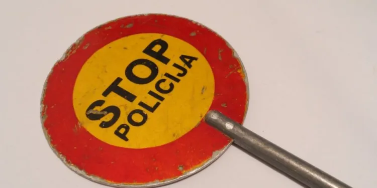 Budva: Sarajliji 15 dana zatvora jer nije stao na znak “stop”