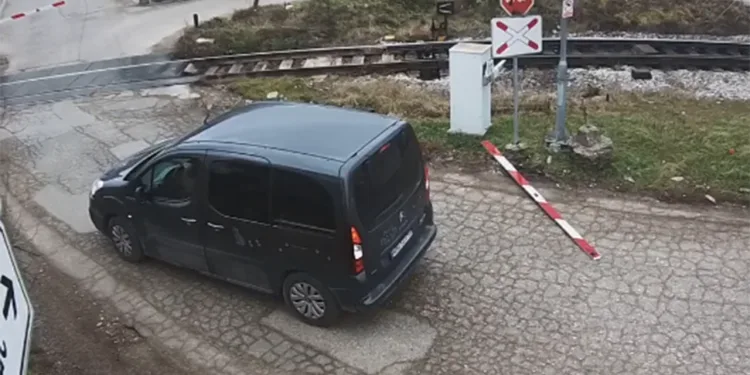 Polomio rampu na pružnom prelazu u banjalučkom naselju Vrbanja