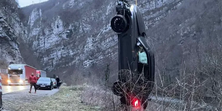 Bračni par sa troje djece sletio u kanjon Vrbasa