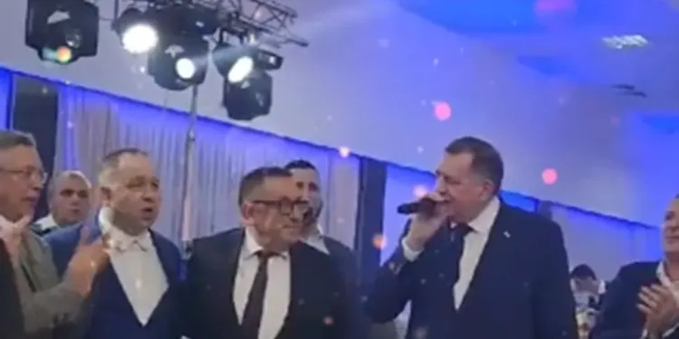 Dodik zapjevao na proslavi rođendana (VIDEO)