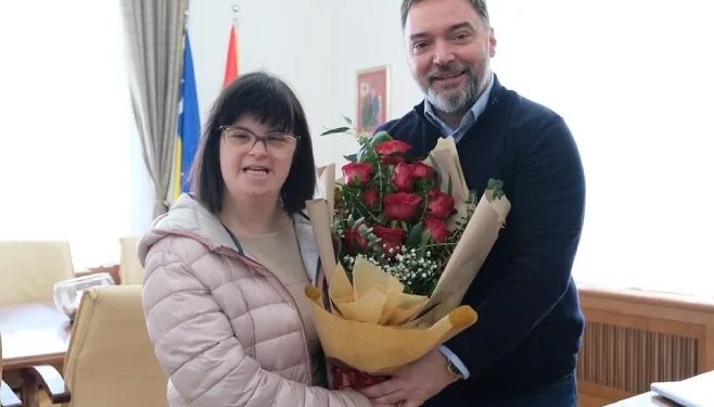 Košarac u svom Kabinetu angažovao djevojku sa Downovim sindromom