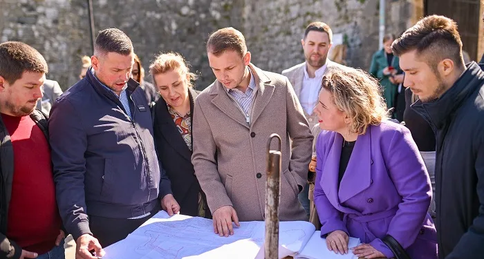 Počeli radovi, gradonačelnik: Osvjetljenjem zidina Kastela ovaj gradski simbol dobiće svoj puni sjaj